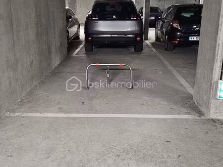 parking de 13 m² à champs-sur-marne