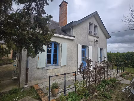 propriété comprenant 2 maisons sur 1 25 hectares de terrain