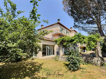 maison de caractere dans parc arboré - elegance des années