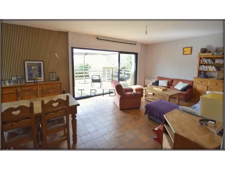 maison au calme  jardin et garage.