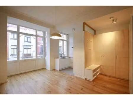 saint-gilles – à deux pas de la maison communale