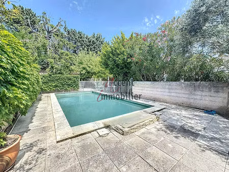 saint andiol : ensemble immobilier de 2 habitations avec grange et piscine