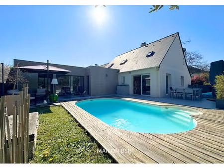maison familiale de 150 m2 avec extension- 5 chambres jardin arboré  piscine et garage.