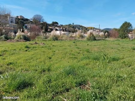 terrain 850 m² pegomas