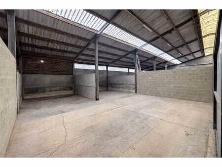 entrepôt de stockage - a proximite des grands axes