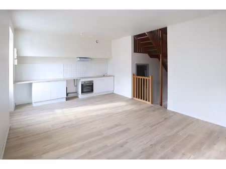 location appartement 3 pièces à sauzé-vaussais (79190) : à louer 3 pièces / 74m² sauzé-vau