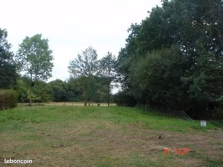 dans un cadre verdoyant   en impasse