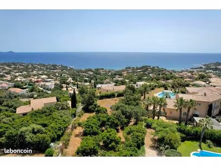 vendre terrain de 2094 m2 constructible vue mer