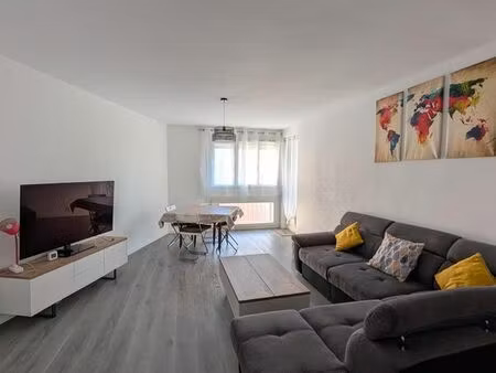 t3 meublé 72 m² – parking – métro mermoz