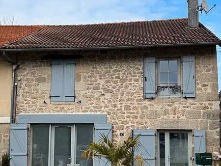 maison t4 à louer au centre village de razes