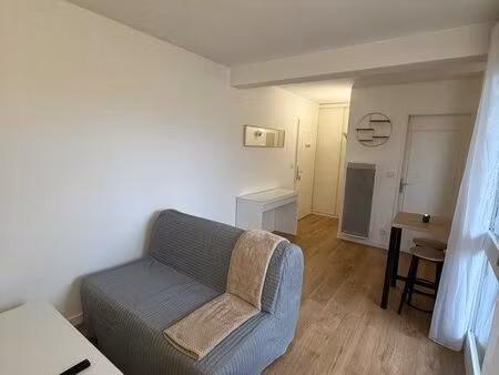 location studio meublé - studio 24 m²