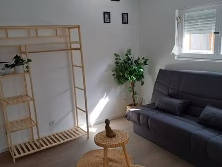 à louer – studio 18m2 meublé & rénové – limite rouen – 5min des dock 76