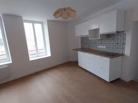 t2 rénové 30 m² – centre issoire – lumineux – dispo 1er avril