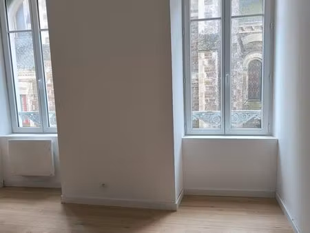 t2 meublé 53m² – refait à neuf – centre blain – 680/mois cc