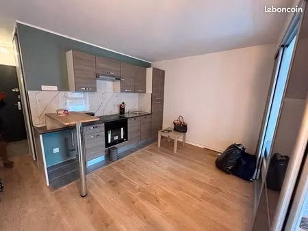 studio 1 pièce 27 m²