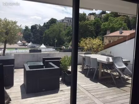 appartement hyper centre ville terrasse + parking