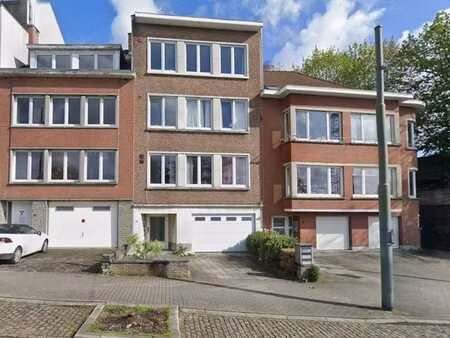 quartier saint-job immeuble de 3 appartements à rénover