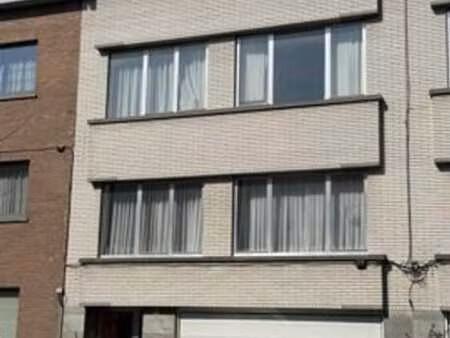 immeuble de rapport : 2 appartements 2 chambres et 1 apparte