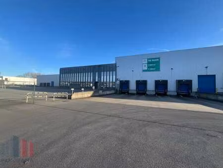 7.663 m² logistiek magazijn met kantoren in zele