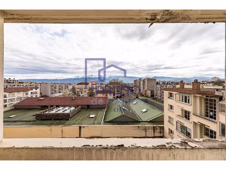 grenoble  proche gustave rivet avec vue dégaée