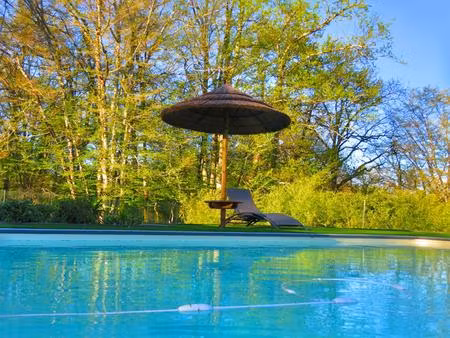 belle maison familiale récente avec piscine sur grand jardin avec vue forêt à camarsac