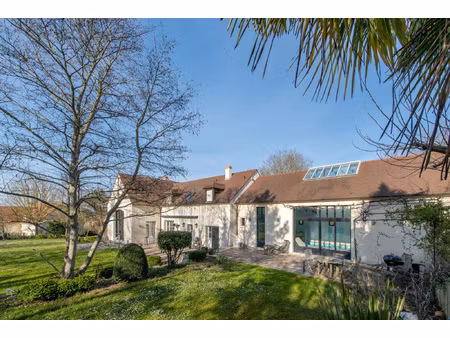 a 30 km de paris  belle longère de 305m2 avec piscine intéri