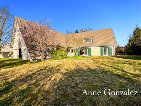 olivet sud  à vendre grande maison familiale de 240m2 édifiée sur un jardin de 1100 m2 et 