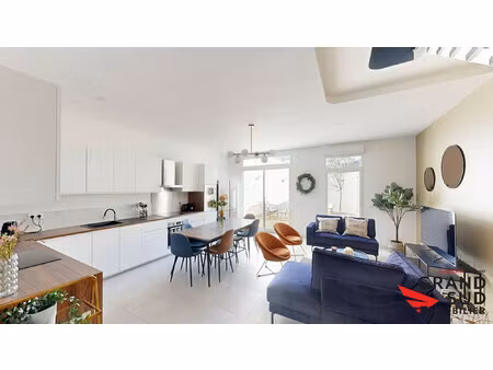 chambre privée avec salle d'eau et wc privatif