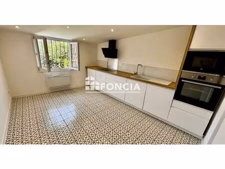 six fours proche centre au calme