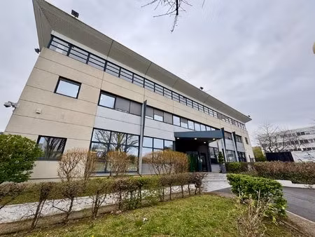 plateau de 550 m² rénové – lumineux et flexible – accès