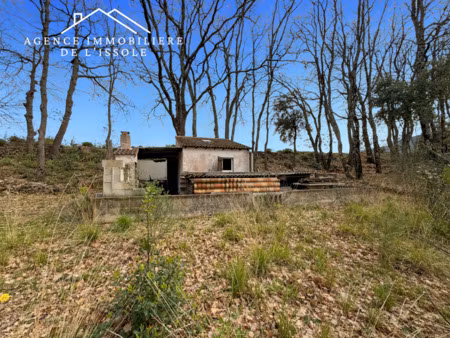 abri agricole 10m² sur terrain de 1992m²