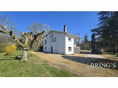 maison lumineuse avec grand terrain