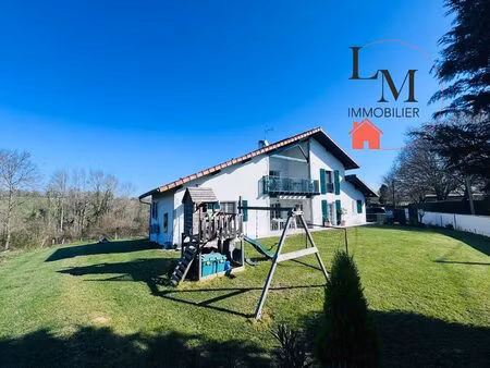 villa familiale avec piscine au coeur du pays basque