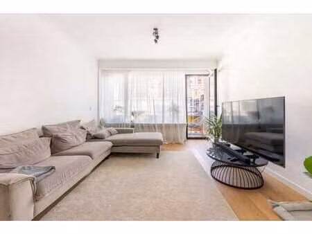 welkom in dit stijlvol gerenoveerd appartement in het zui...