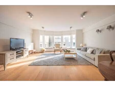 appartement avec vue latérale sur mer  idéalement situé a...