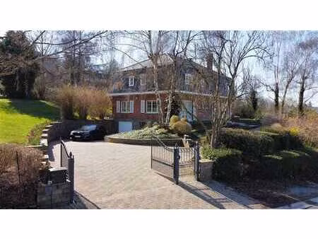 villa 4 chambres - bureau - terrasse - jardin - garage