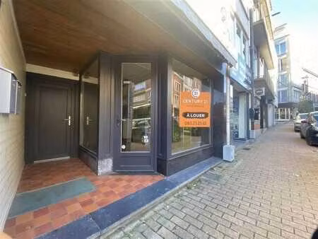 en plein centre-ville: bel emplacement commercial.