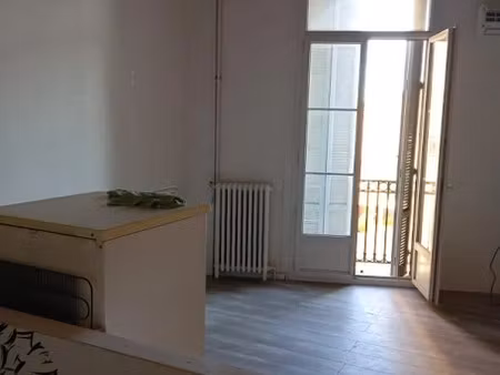 location locaux professionnels à hyeres (83400)  nan €