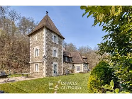 maison de maître en pierre avec piscine