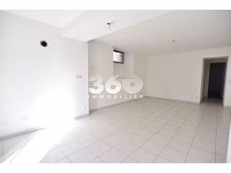 t2 en rez-de-jardin - centre-ville au calme ?-aix-les-bains