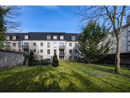 au dernier étage d'une belle résidence  un appartement de 3 pièces avec garage