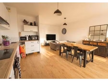 résidence sécurisée  t3 avec vaste séjour  terrasse de 20 m² et 2 places de parking