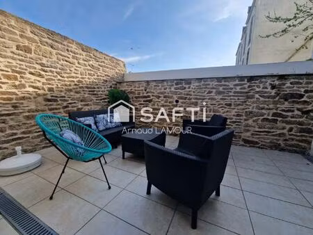 t3 lumineux avec terrasse  tout à pied