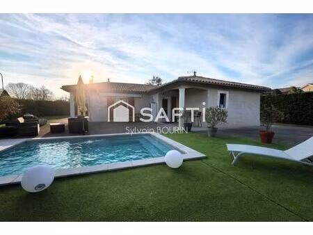 maison de plain-pied rénovée avec piscine à arnas