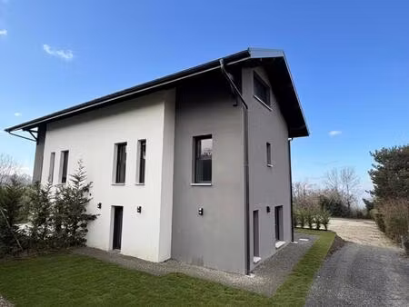 maison récente avec vues lac