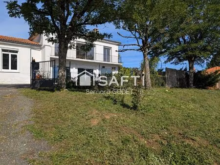 à vendre ancienne école rénovée avec logements et grand espace professionnel