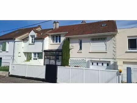 maison en très bon état générale.