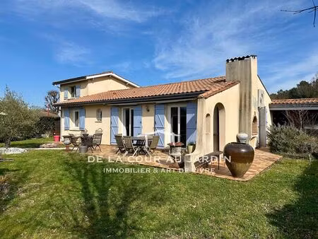 élégante maison familiale dans un environnement résidentiel privilégié