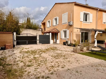 bastide proche aix tres lumineuse