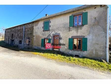 maison de caractère en pierre à vendre chapdes beaufort de 120 m2 avec dépendances sur 960